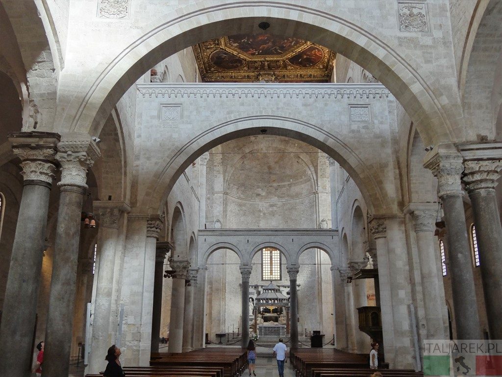 Bazylika św. Mikołaja - wnętrze