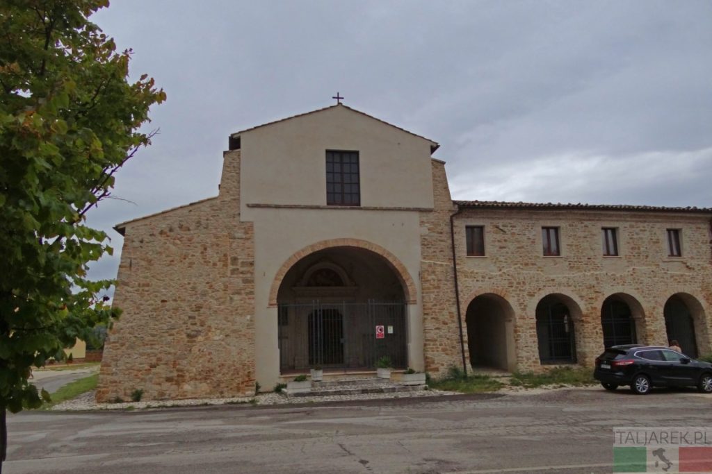 Zamknięty kościół - Abruzja