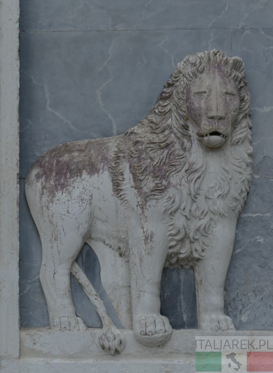 Lew przy wejściu do Scuola Grande di San Marco