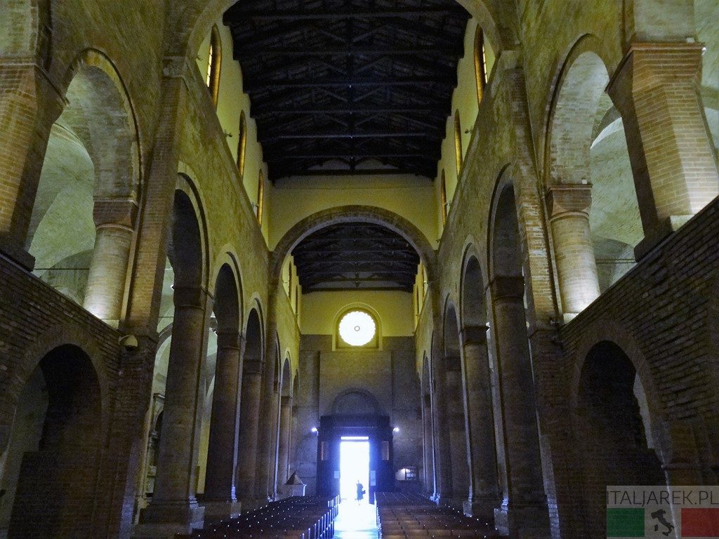 Wnętrze bazyliki San Mercuriale w Forli