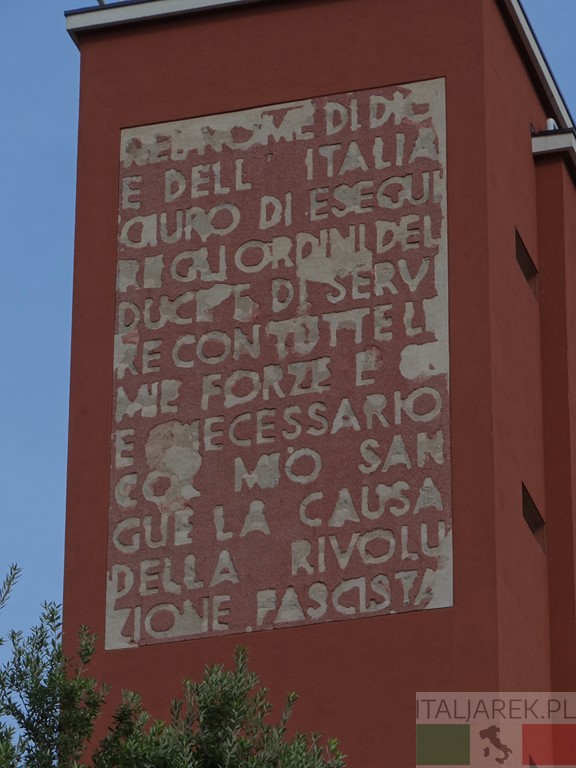 Casa dei Balilla - napis na wieży