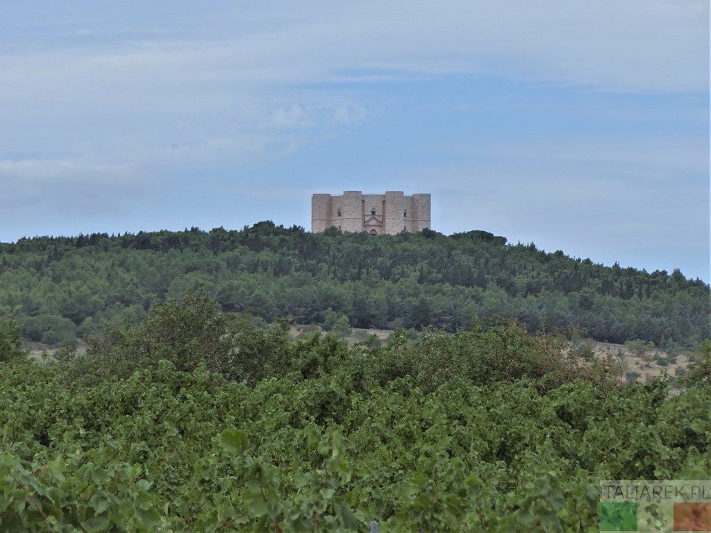 Castel del Monte koronujący wzgórze