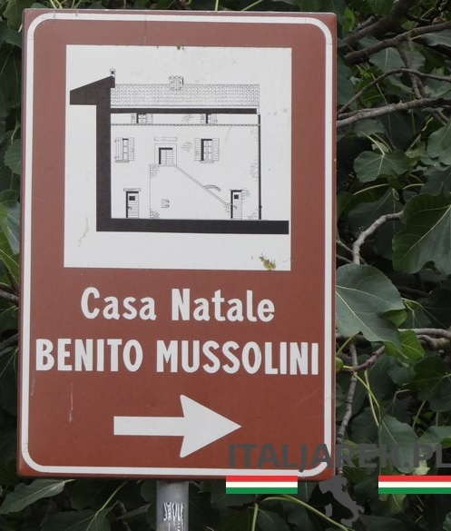 Drogowskaz do Casa Natale Mussolini