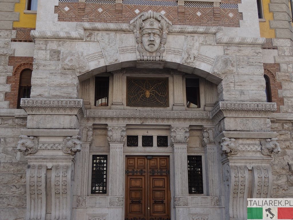 Coppede - wejście do pałacu Ragno