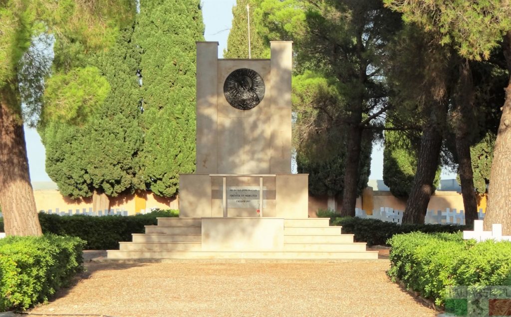 Casamassima - ołtarz na cmentarzu wojennym