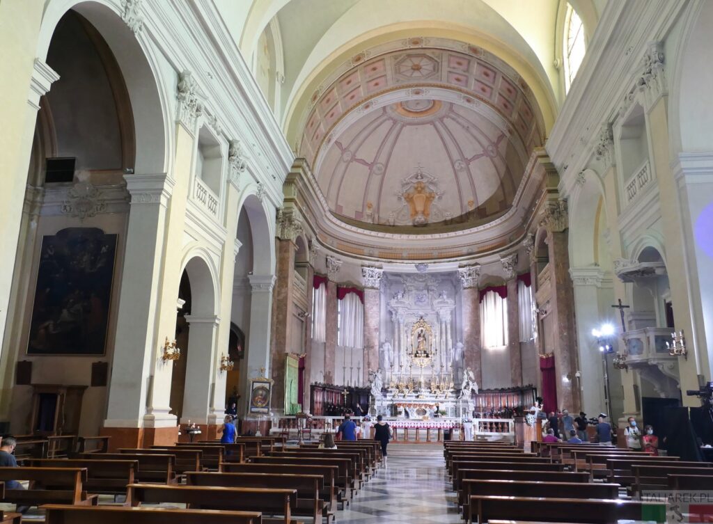 Comacchio - katedra (wnętrze)