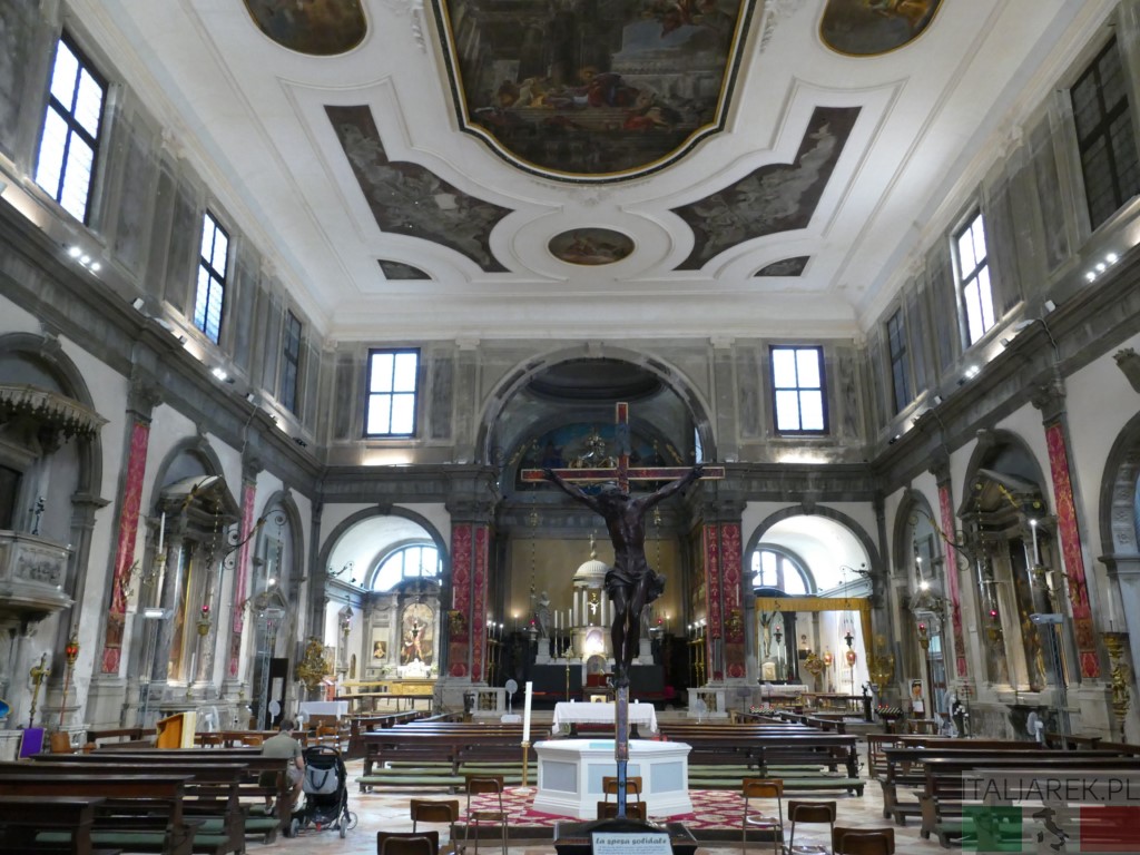 Santi Apostoli - wnętrze kościoła