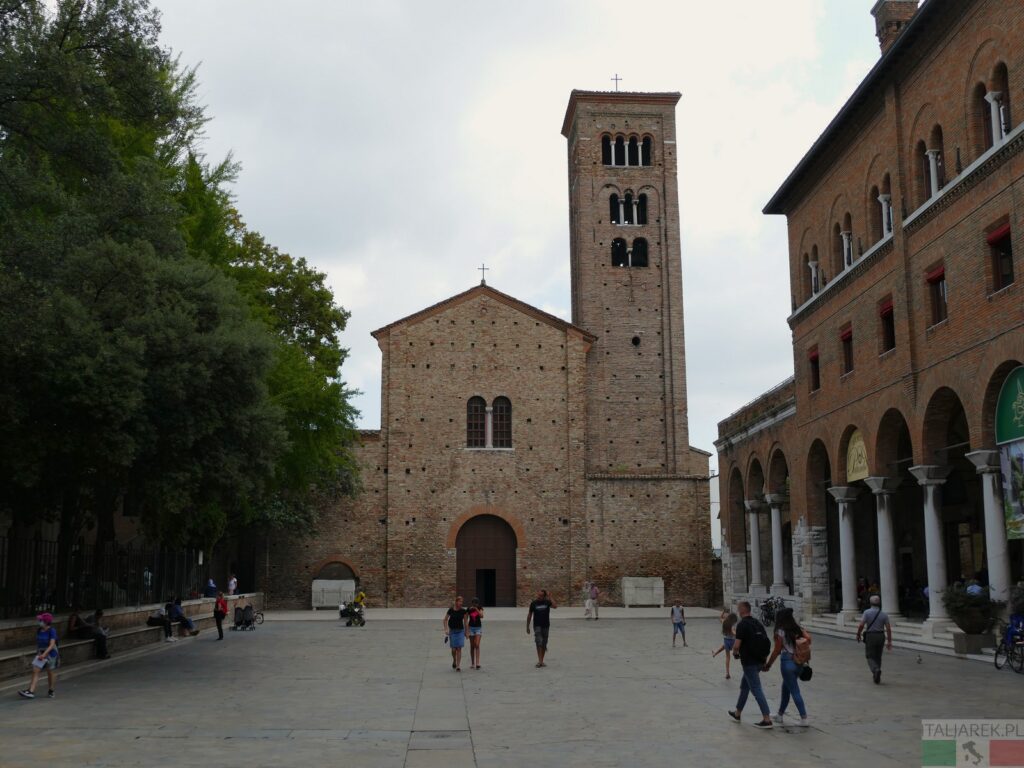 Basilica San Francesco. Rawenna - fasada. Mozaiki wewnątrz