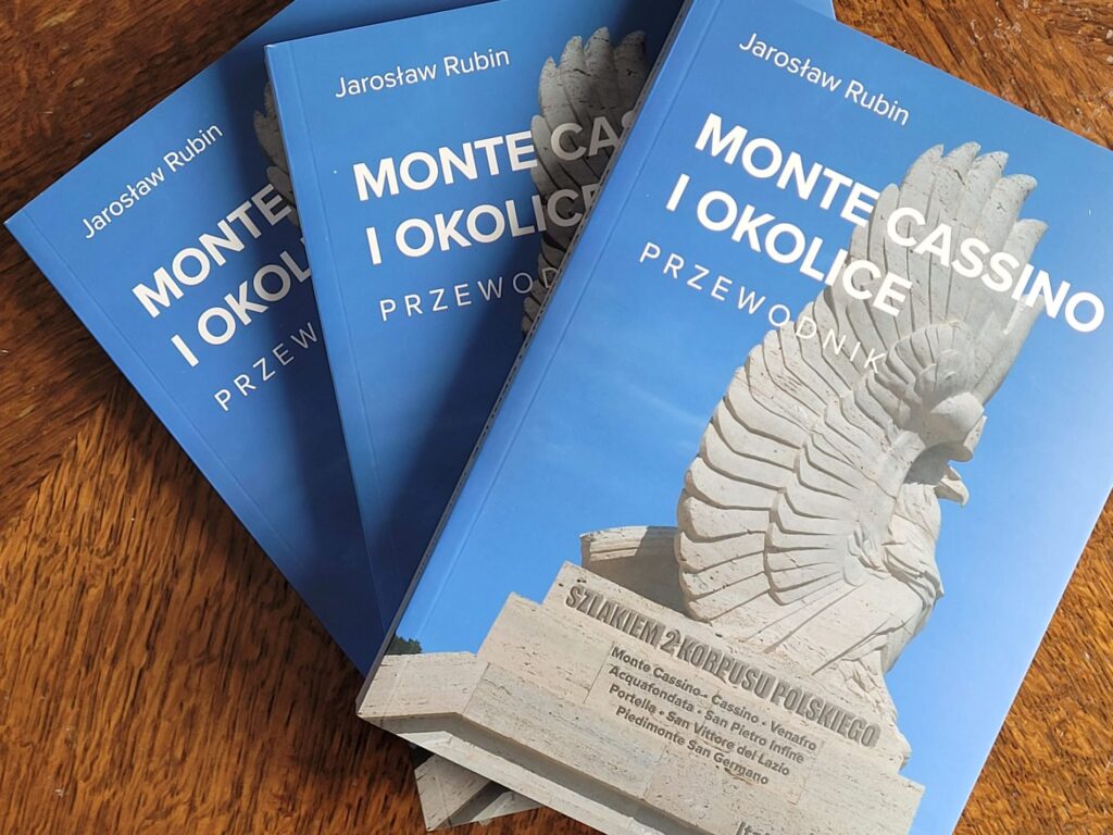 Recenzje książek. Na zdjęciu przewodnik "Monte Cassino i okolice"