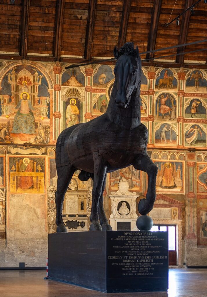 Palazzo della Ragione - drewniany koń