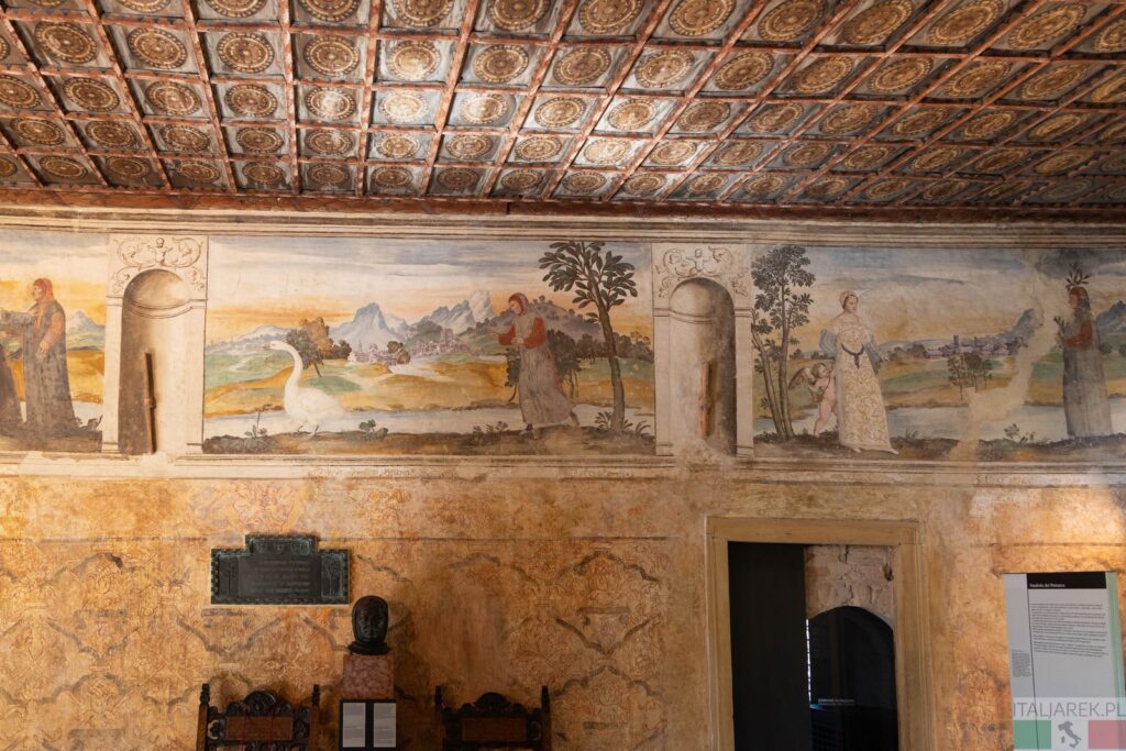 Dom Petrarki - freski na piętrze