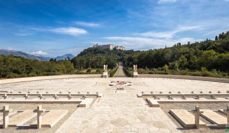 Monte Cassino: Przechodniu, powiedz Polsce