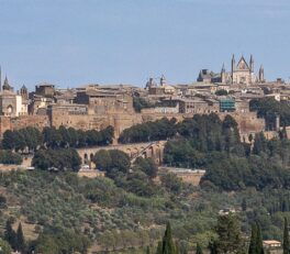 Widok na Orvieto z Terrazza Farnese di Orviero