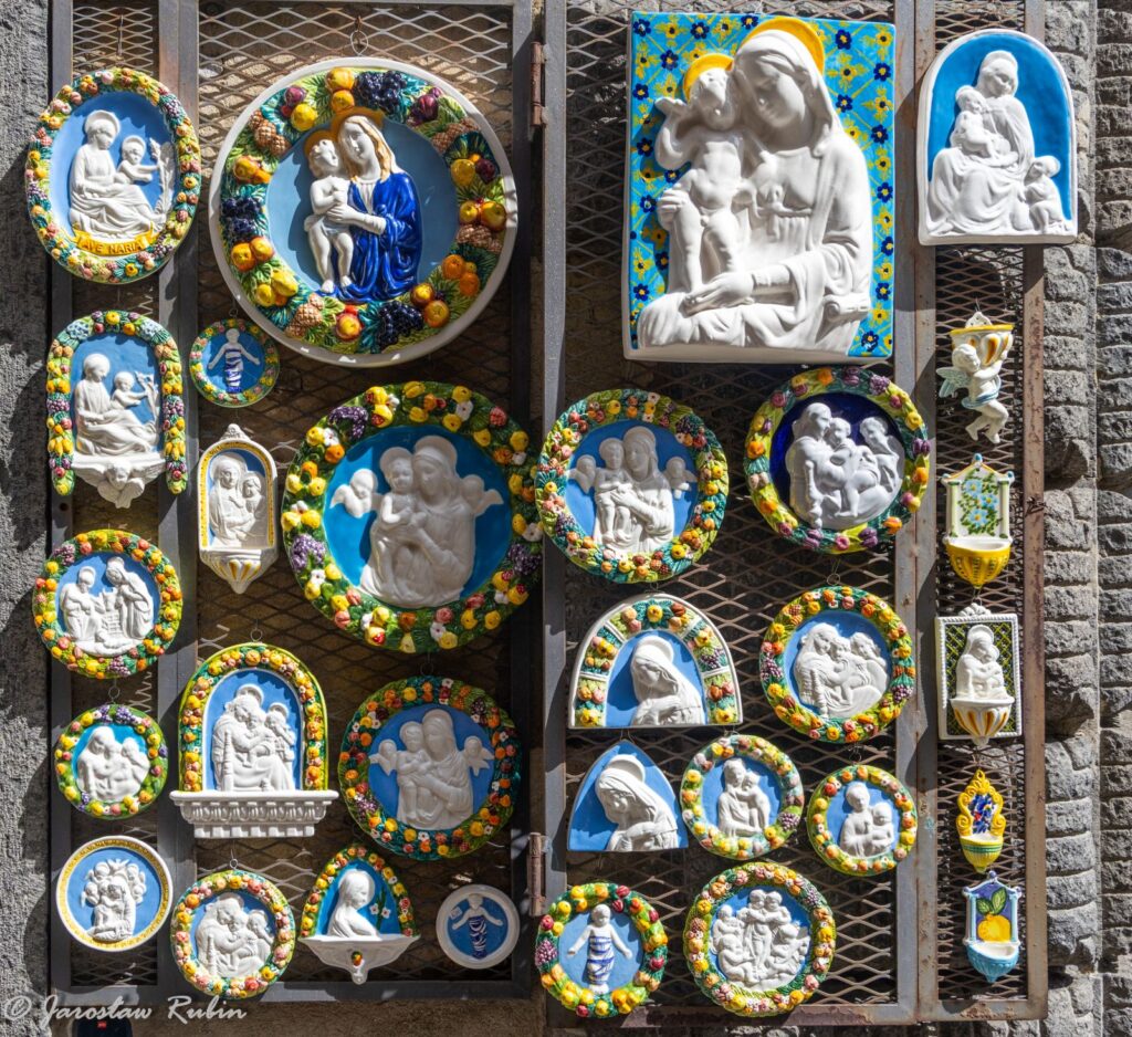Majolika w stylu della Robbia