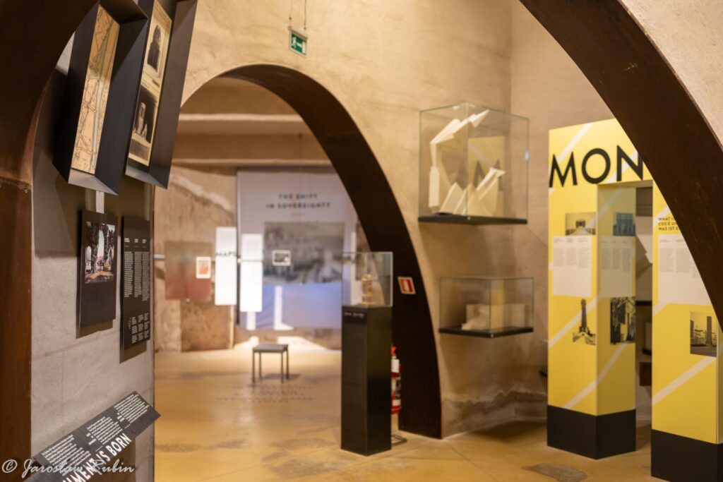 Wystawa wewnątrz Pomnika