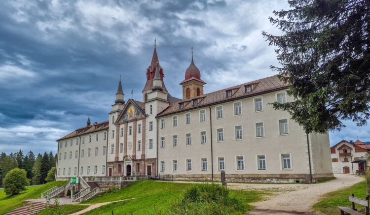 Santuario della Madonna di Pietralba – biała perła wśród gór