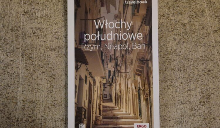 Włochy południowe, A. Masternak, K. Bzowski, B. i P. Pomykalscy. Travelbook