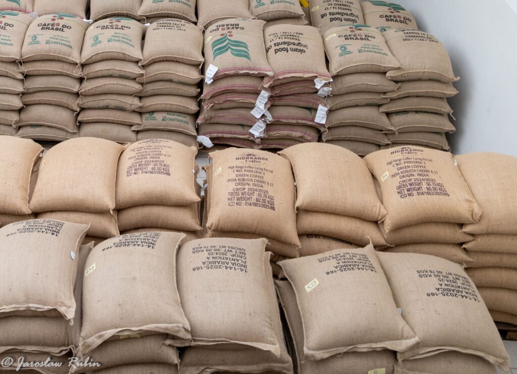 Ziarna kawy w workach