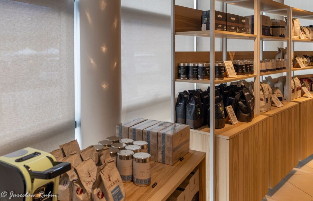 Wybór kawy w sklepie Omkafe