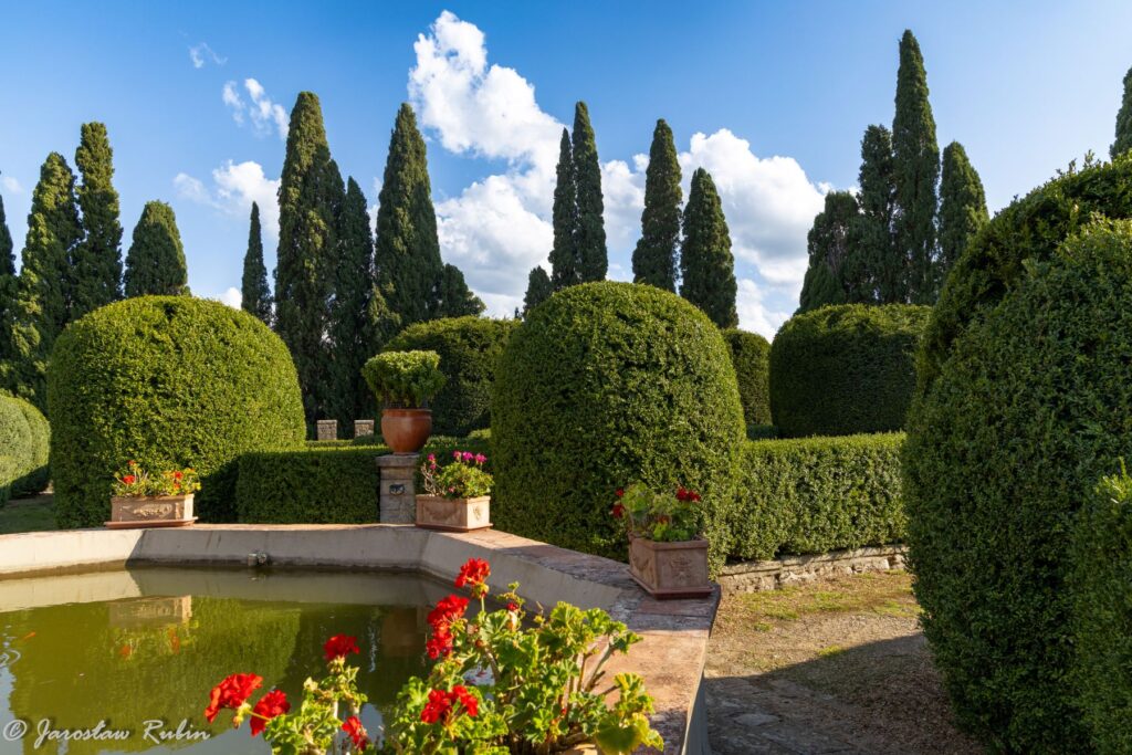 Ogród przyklasztorny