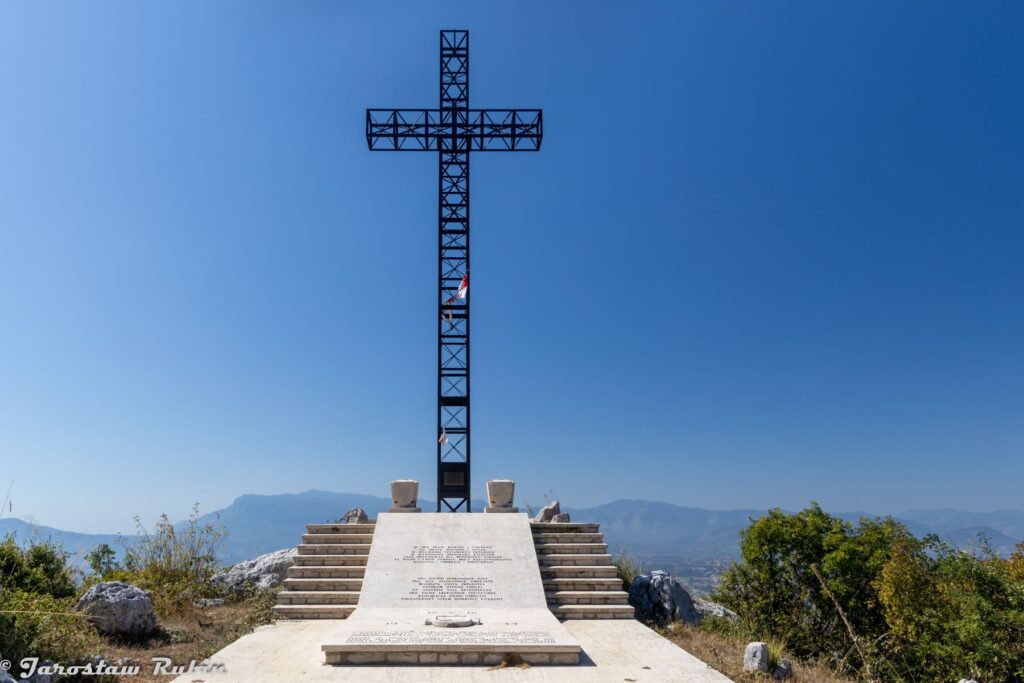 Okolice Monte Cassino - pomnik 5 KDP