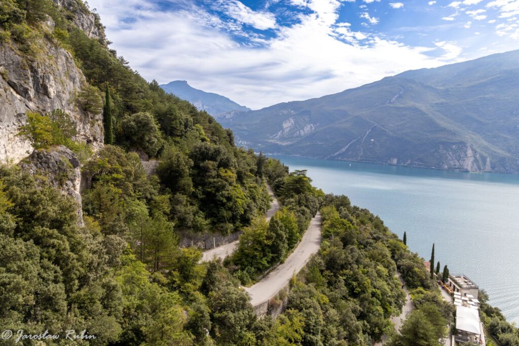 Widok na jezioro Garda i Ponale Alto Belvedere