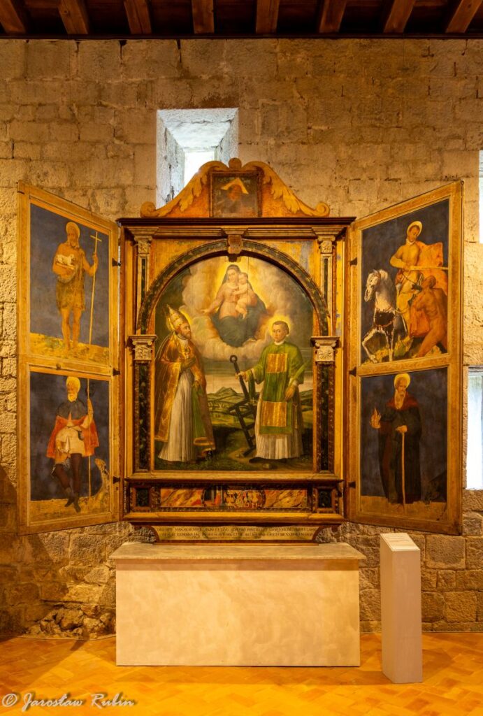 Ołtarz prezentowany w Sala del Giudizio