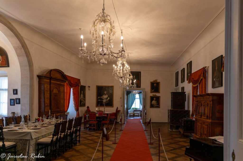 Castel Thun, Sala degli Antenati