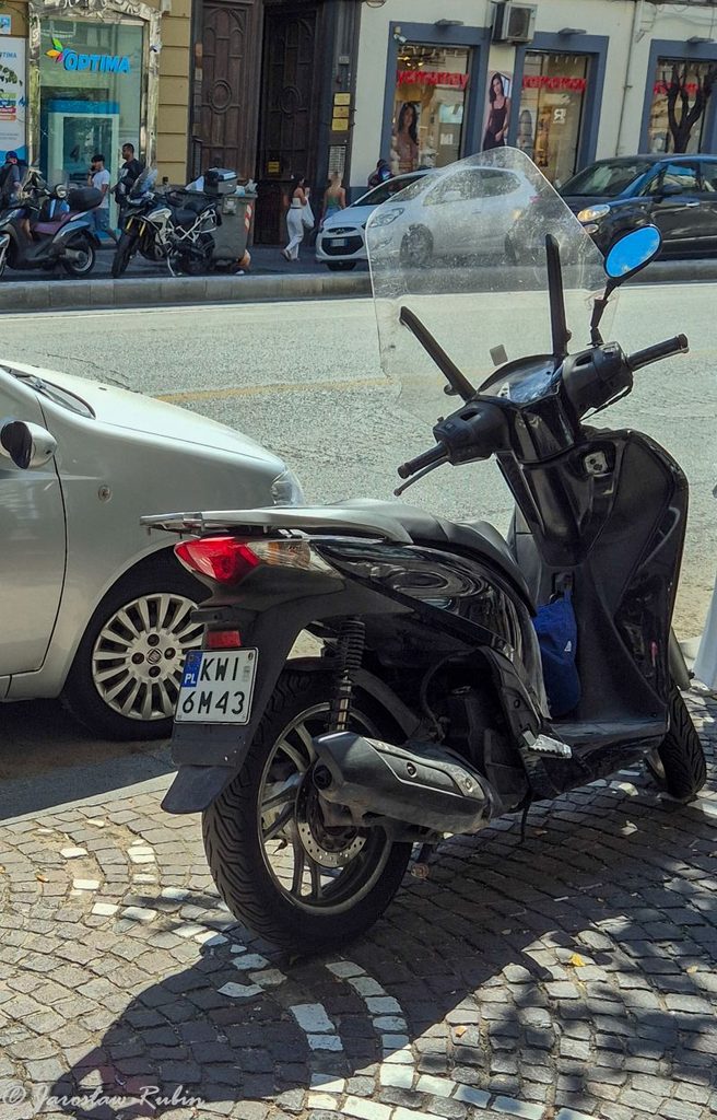 Neapol i pojazdy na polskich blachach