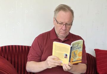 Lampart w pomarańczach, Ewa Karolina Cichocka