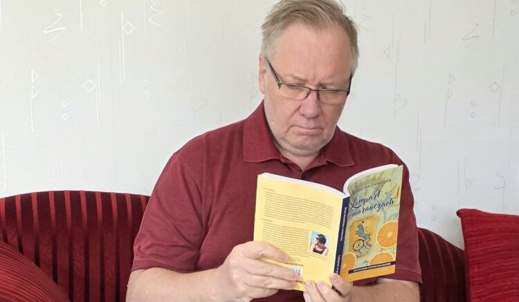 Lampart w pomarańczach, Ewa Karolina Cichocka