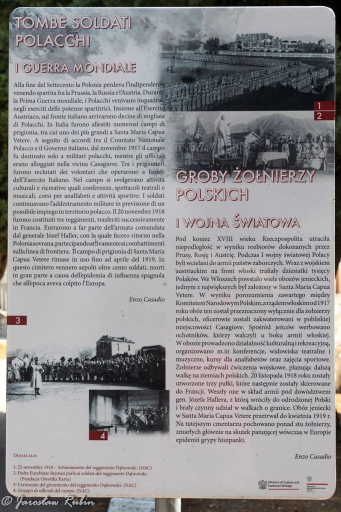 Tablica informacyjna na cmentarzu