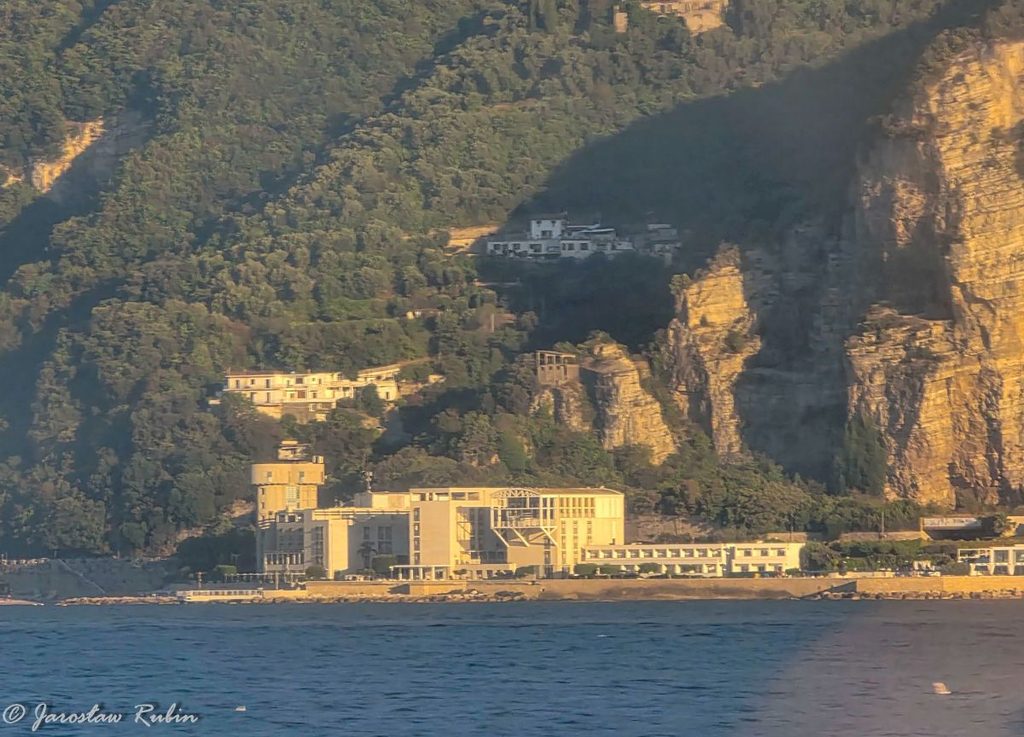 Towers Hotel Stabiae ze promu na Capri